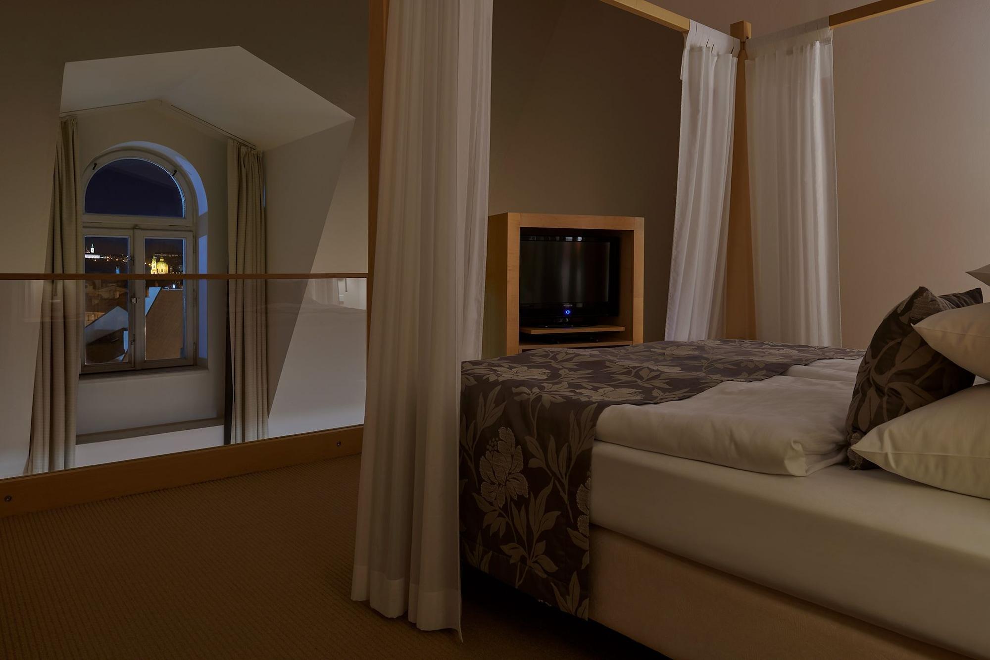 Attic Junior Suite